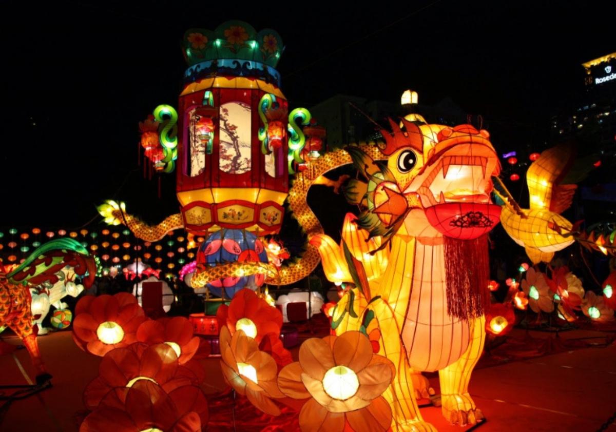 A large colorful lanterns and lanterns at night

Description automatically generated with medium confidence